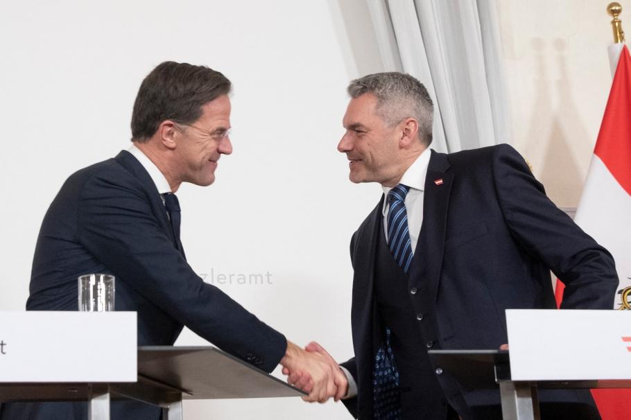Soarta României în Schengen, pusă la cale de Austria şi Olanda: "Suntem uniţi în obiecţia noastră faţă de extindere în acest moment" Soarta României în Schengen, pusă la cale de Austria şi Olanda: "Suntem uniţi în obiecţia noastră faţă de extindere în acest moment"