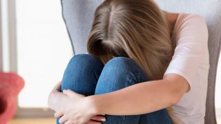 Unei adolescente de 14 ani cu probleme mintale i s-a refuzat avortul, după ce a fost violată de propriul unchi. Revoltă în Polonia