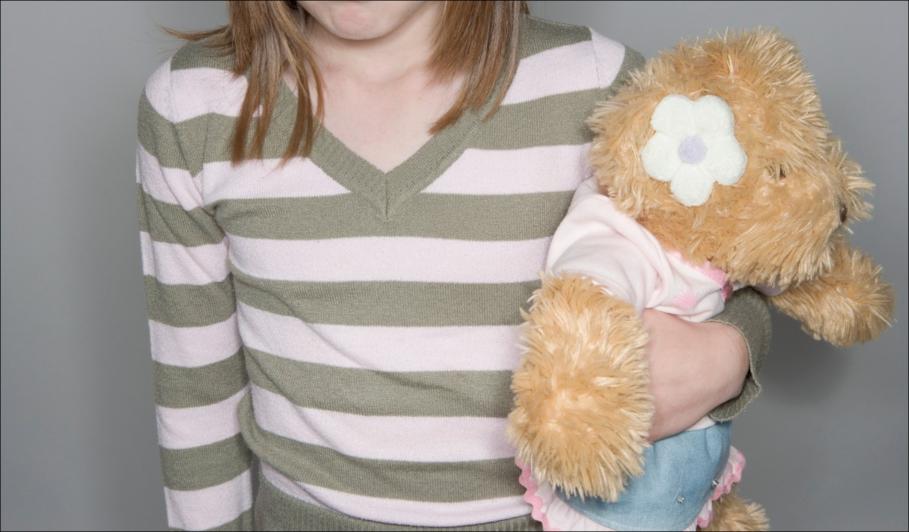 Soarta cruntă a unei fete, dată în custodie unui pedofil condamnat în UK Adevărul a ieşit la iveală după ani de chinuri, la medic