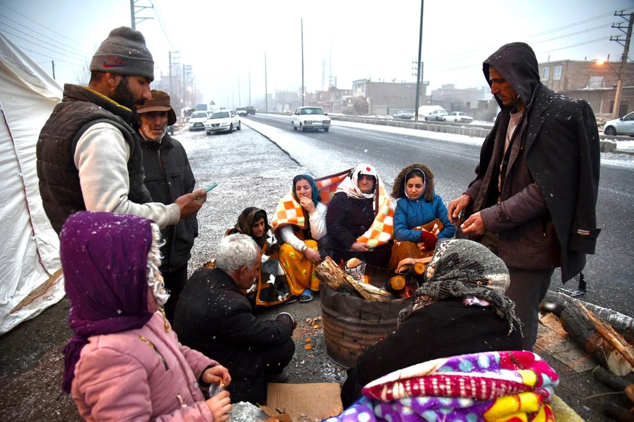 Sunt cel puțin doi morți și peste 300 de răniți