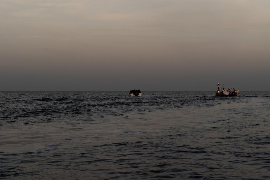 Zece copii au murit înecați, 6 sunt în stare critică și alți 9 sunt dispăruți, după ce barca pe care călătoreau s-a răsturnat, în Pakistan Zece copii au murit înecați, 6 sunt în stare critică și alți 9 sunt dispăruți, după ce barca pe care călătoreau s-a răsturnat, în Pakistan