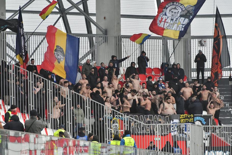 Meciul Sepsi – FC U Craiova 1948, suspendat definitiv din cauza scandărilor xenofobe și rasiste ale galeriilor. Cum se apără cele 2 echipe Meciul Sepsi – FC U Craiova 1948, suspendat definitiv din cauza scandărilor xenofobe și rasiste ale galeriilor. Cum se apără cele 2 echipe