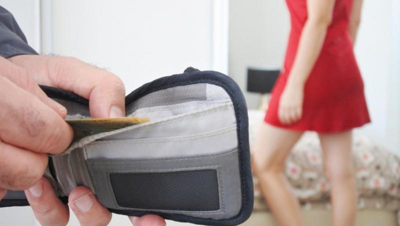 Un tânăr de 23 de ani a ajuns în fața magistraților, după un scandal cu o prostituată din Iași. Bărbatul nemulțumit de prestația femeii și-a cerut banii înapoi