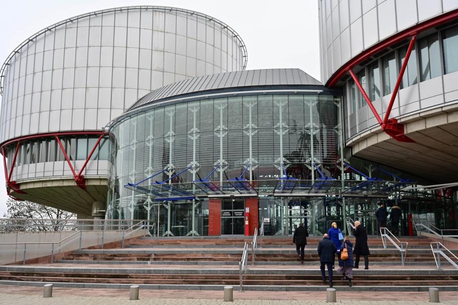 CEDO a decis: nu există "sex neutru". Un bărbat de 70 de ani din Franţa ceruse să aibă dreptul de a trece definiţia în actul de identitate CEDO a decis: nu există "sex neutru". Un bărbat de 70 de ani din Franţa ceruse să aibă dreptul de a trece definiţia în actul de identitate