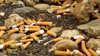 Companiile de tutun din Spania, obligate să plătească pentru curățarea mucurilor de țigară de pe străzi și plaje