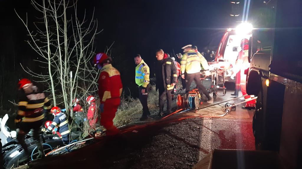 Planul roşu de intervenţie, activat în Bistriţa: accident violent între un autocar şi o maşină