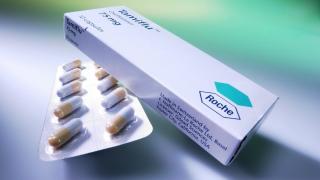 Ce este Tamiflu, medicamentul antiviral pe care românii nu îl mai găsesc în farmacii. Este recomandat în caz de gripă