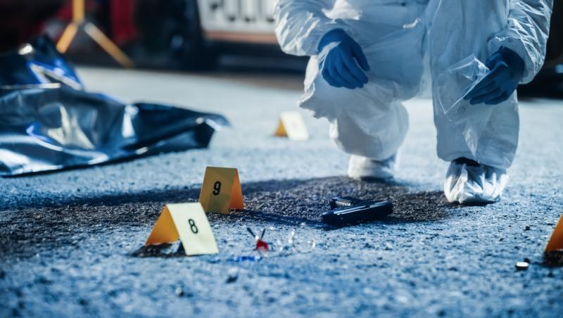 Torturat, ucis în bătaie şi aruncat în ghena de gunoi. Bărbatul a fost găsit învelit în folie de plastic şi cu un ciorap pe cap. Crimă şocantă în Italia