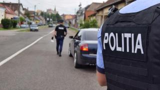 Un tânăr de 21 de ani din Suceava, urmărit de poliţişti după ce a refuzat un control de rutină. A fost oprit după ce s-au tras 5 gloanţe