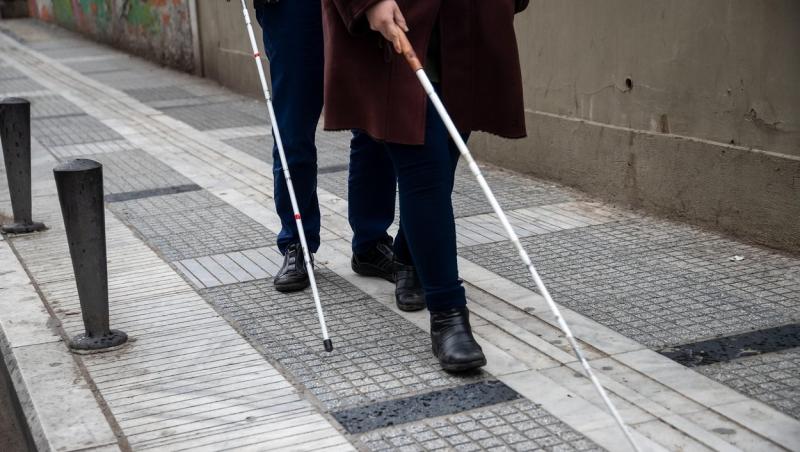 Un sat din Iaşi e plin de oameni orbi care conduc maşini fără probleme: "Sunt şi vitezomani, văd mai bine ca mine". Cum a fost posibilă schema
