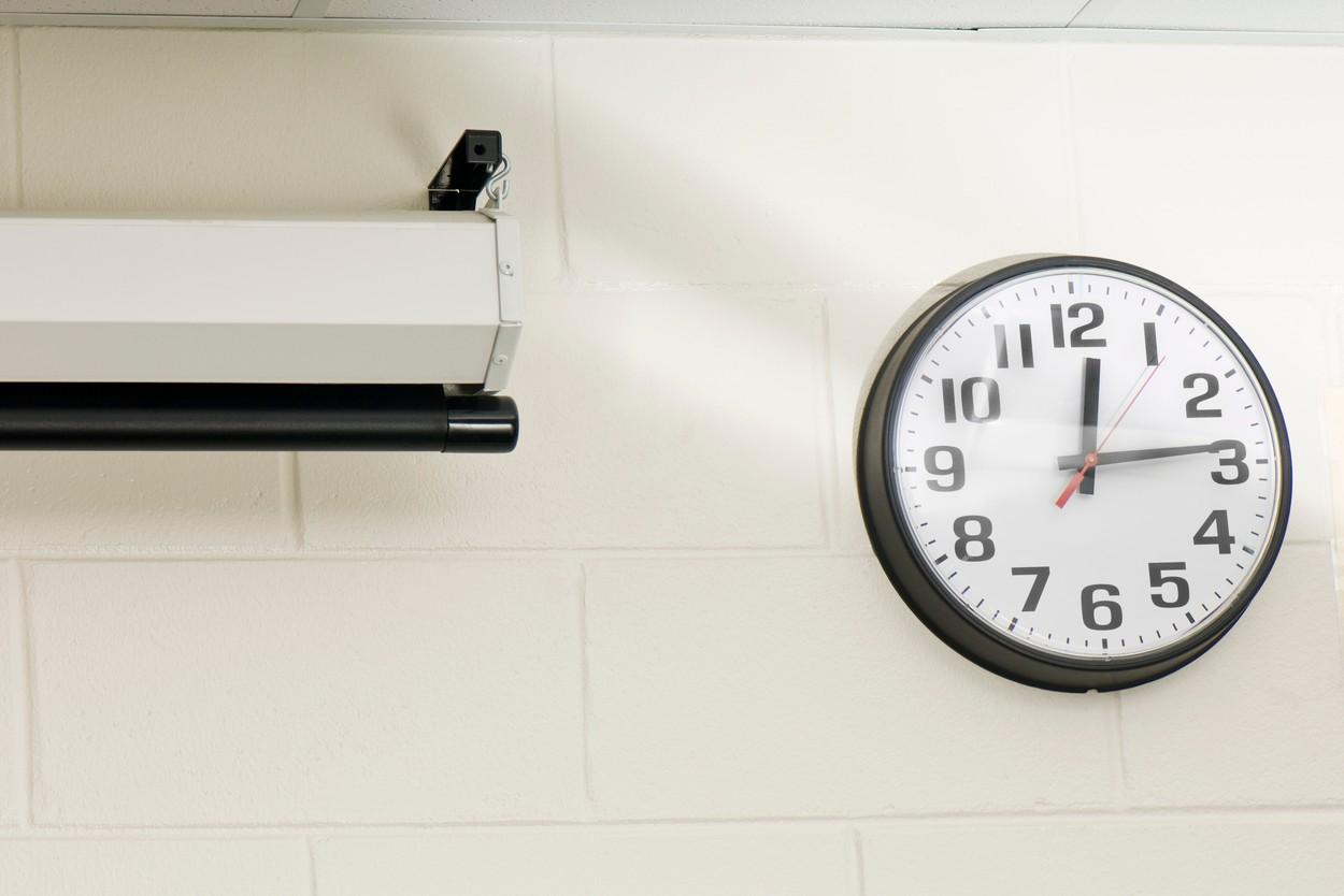 Se mai schimbă ora în octombrie 2023? Ce scop are trecerea la ora de iarnă