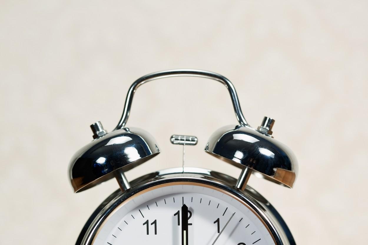 Se mai schimbă ora în octombrie 2023? Ce scop are trecerea la ora de iarnă