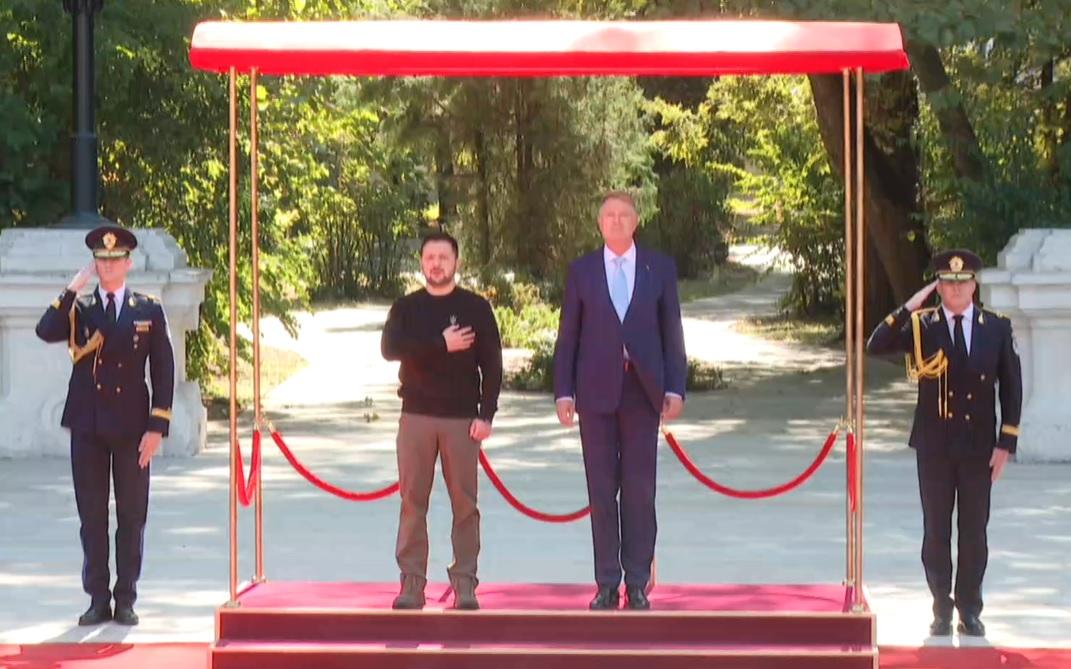 Vizită istorică la Bucureşti. Momentul întâlnirii dintre Klaus Iohannis şi Volodimir Zelenski