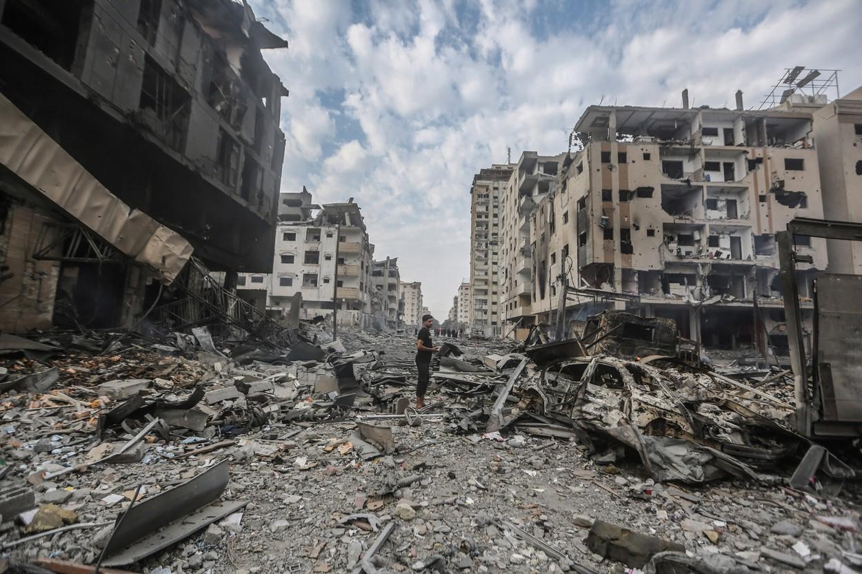 Imagini crunte cu distrugerile din Gaza. Spitalele sunt copleșite, morgile sunt pline. Printre morți se numără 140 de copii și 120 de femei