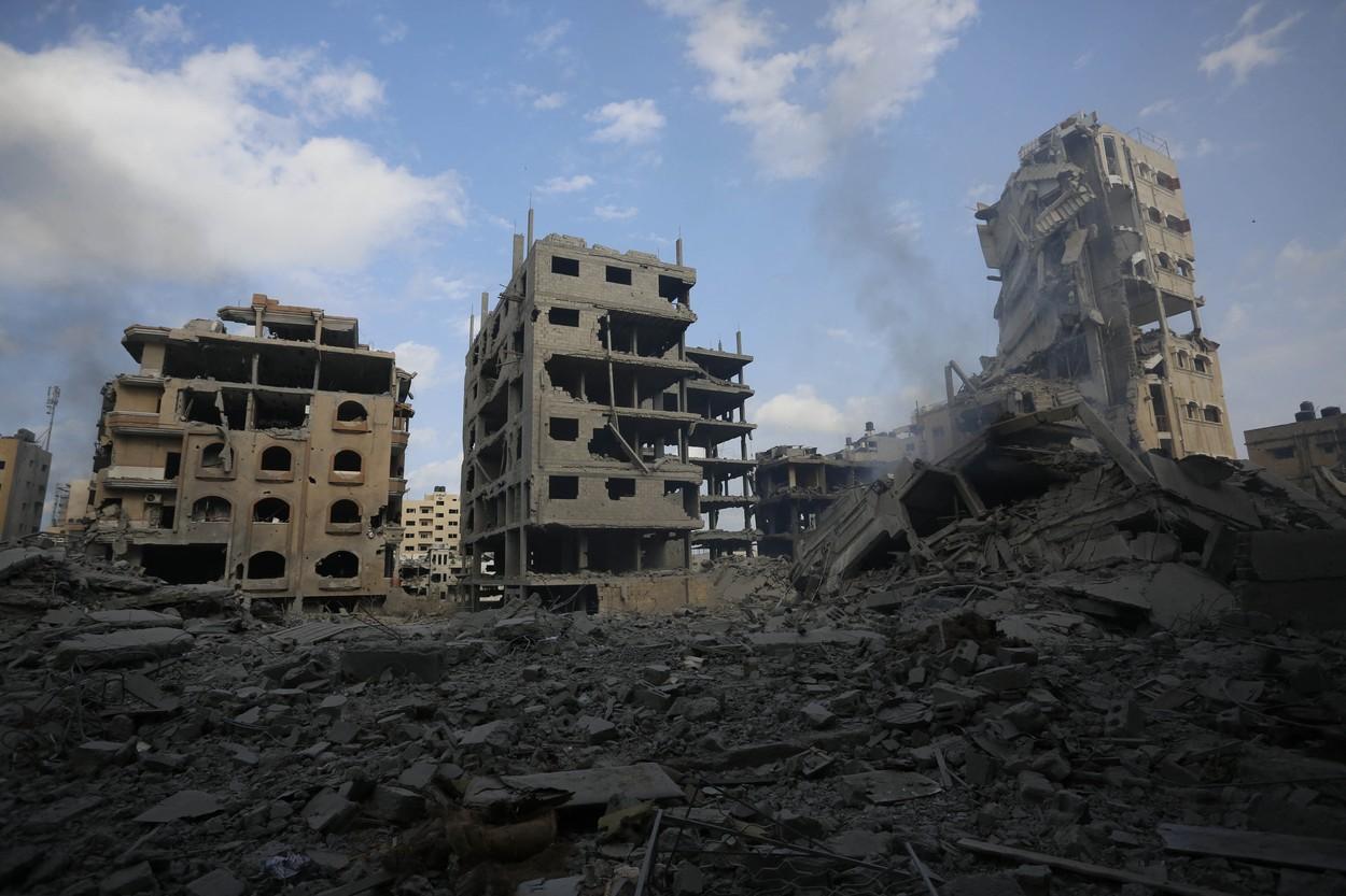 Imagini crunte cu distrugerile din Gaza. Spitalele sunt copleșite, morgile sunt pline. Printre morți se numără 140 de copii și 120 de femei