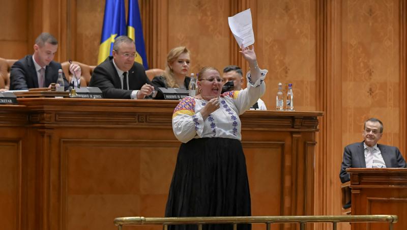 Proiectele lui Șoșoacă de unire cu Basarabia și revendicare a Bucovinei de Nord, respinse de deputații. Orban: "Lingătoare de clanțe la ambasada Rusiei"