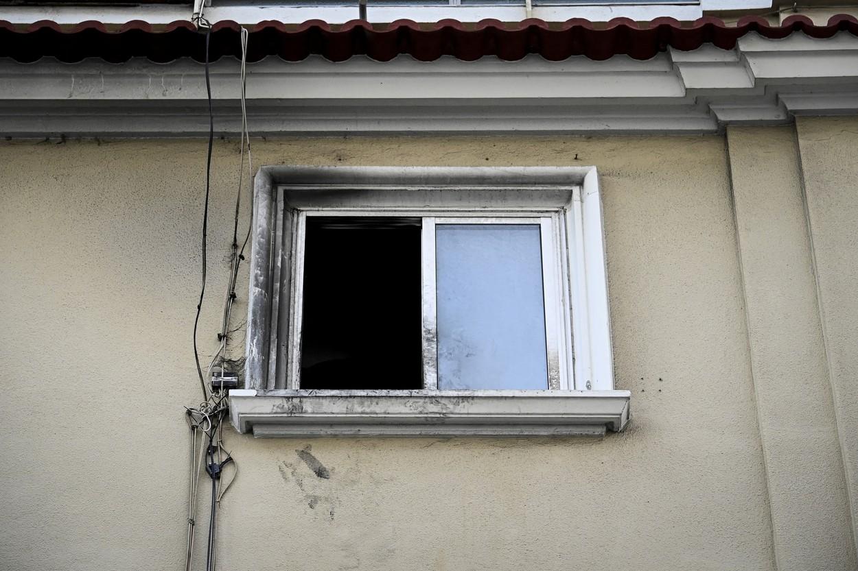 Patru copii au murit arşi de vii, după ce au rămas captivi într-un bloc cuprins de flăcări. Alţi 8 răniti, în urma incendiului din Vigo