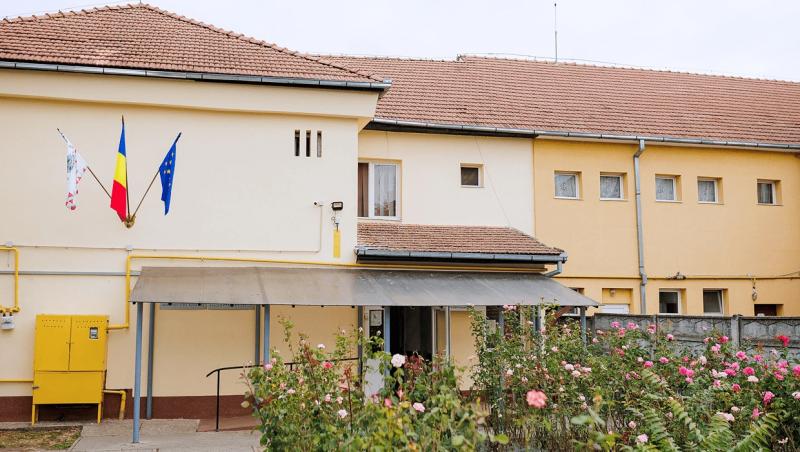 Un bărbat din Satu Mare care a trăit pe străzi a donat o sumă uriaşă Centrului Social în care a locuit
