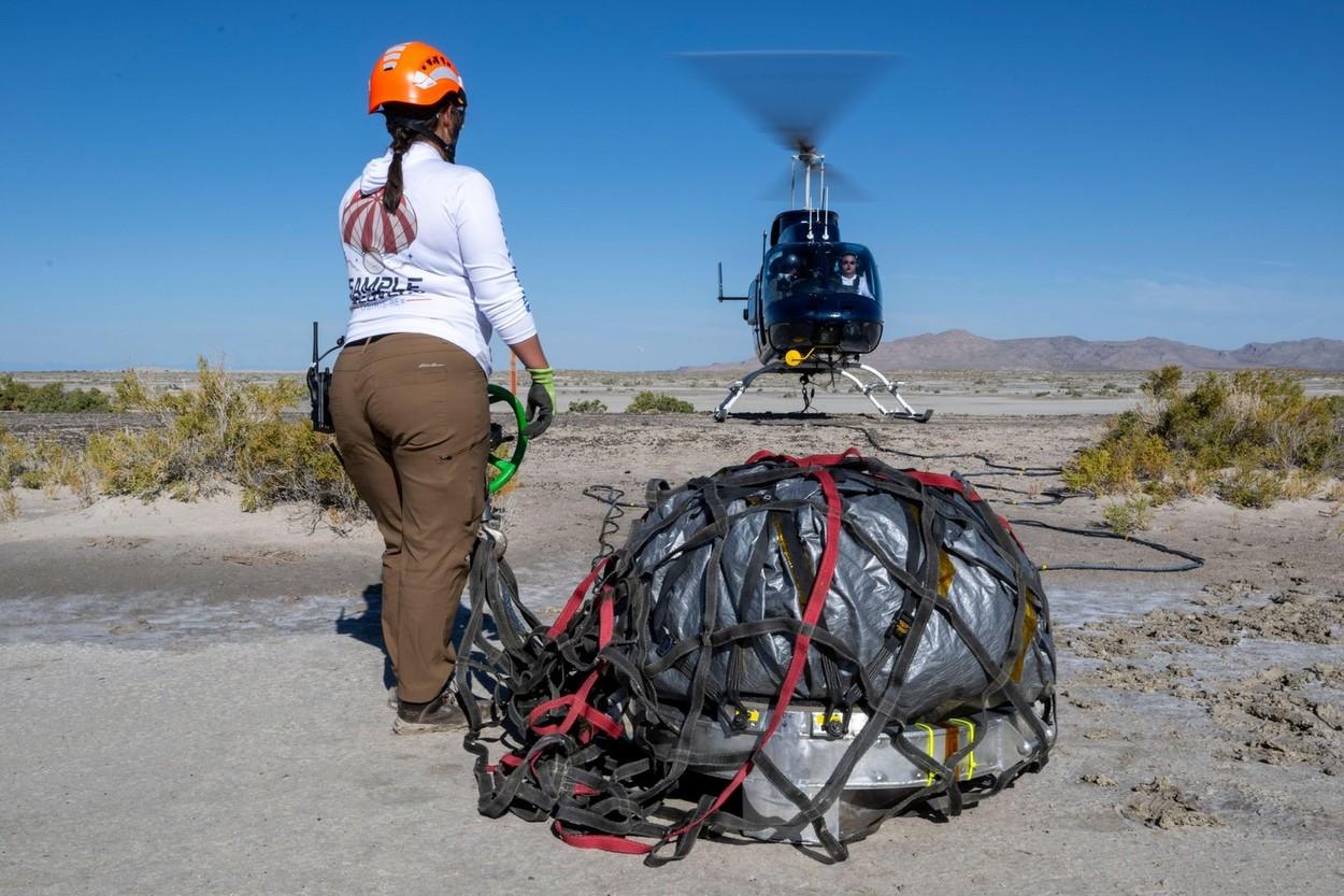 Mostrele aduse de pe asteroidul Bennu conțin apă și carbon