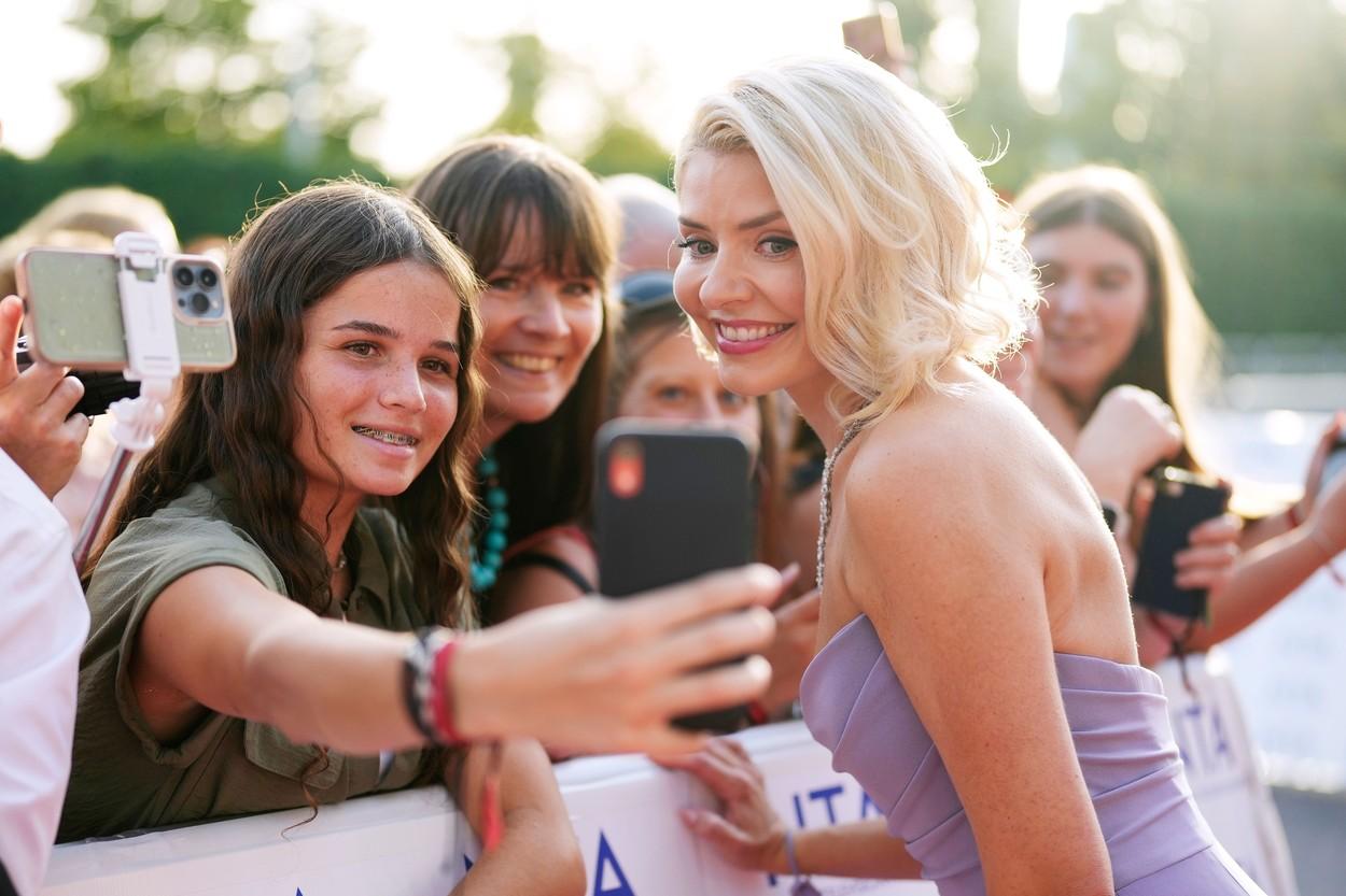 O celebră prezentatoare din UK s-a retras din televiziune, după ce ar fi fost ţinta unui asasinat. Cum plănuia un britanic să o ucidă