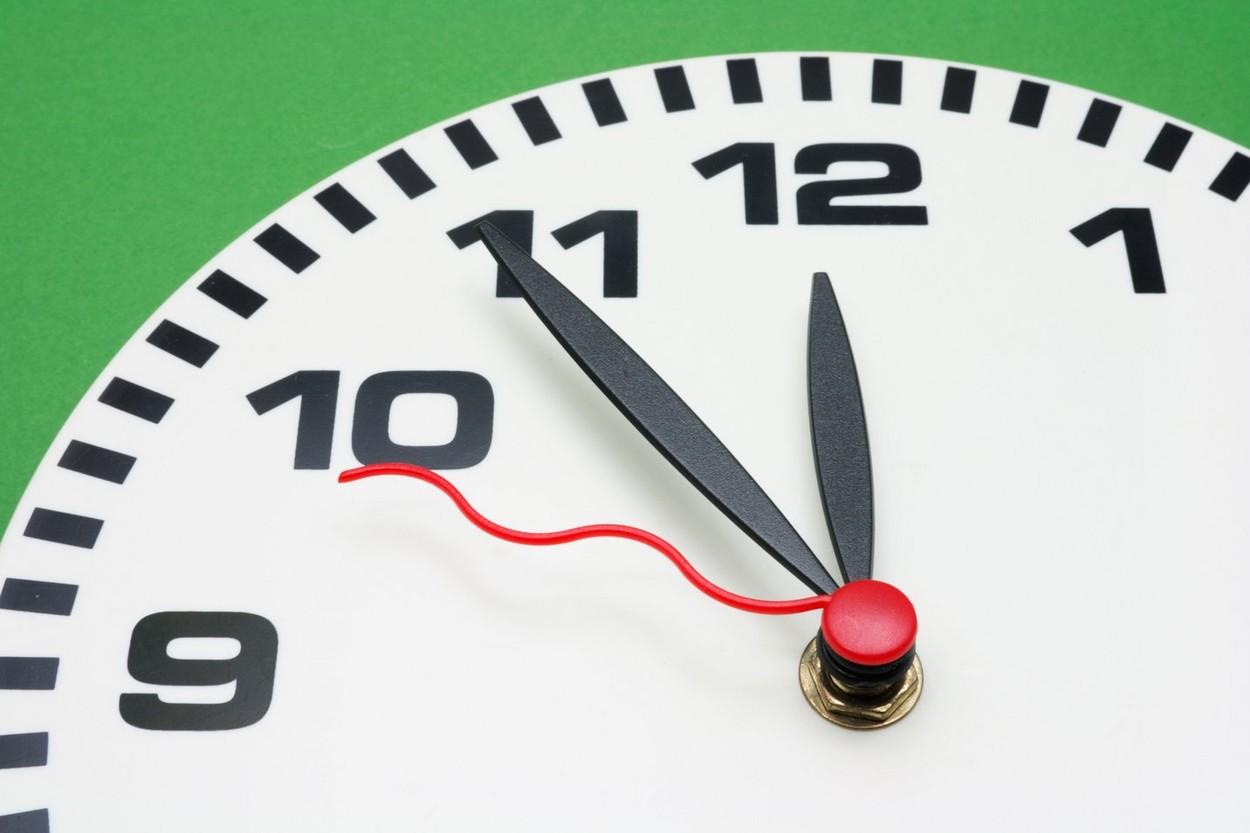 Trecem la ora de iarnă 2023. Cum se dau ceasurile în noaptea de 28 spre 29 octombrie