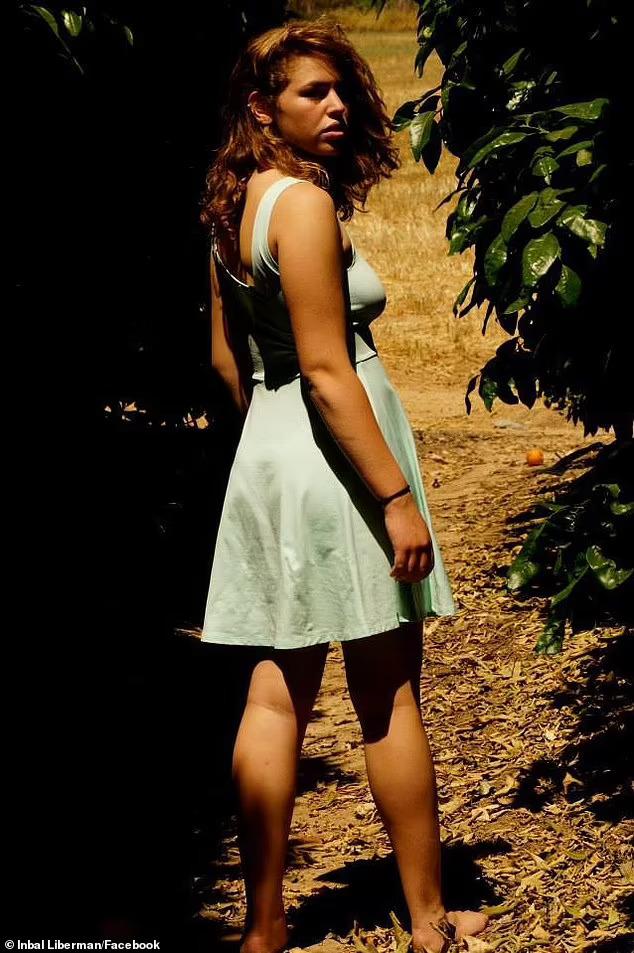 Cine este tânăra care a ţinut piept atacatorilor Hamas. La 25 de ani, a salvat un oraş după ce a planificat o ambuscadă şi a ucis mai mulţi terorişti