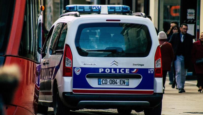 La un pas de tragedie, lângă o sinagogă din Cannes. Posibil atac terorist, oprit la timp: bărbatul a încercat să înjunghie un trecător, strigând "Allah Akbar"