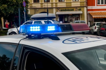 Poliţia, chemată de urgenţă la o şcoală din Braşov după ce un copil din clasa pregătitoare şi-a terorizat colegii