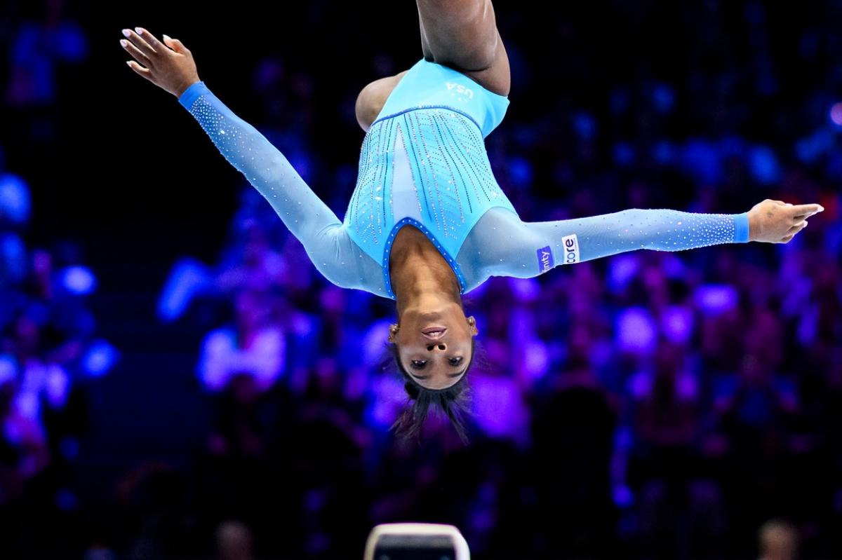 Moment istoric în gimnastică. Simone Biles a devenit prima sportivă care a realizat o săritură Iurcenko dublu echer Moment istoric în gimnastică. Simone Biles a devenit prima sportivă care a realizat o săritură Iurcenko dublu echer
