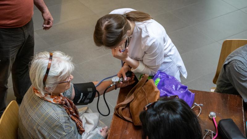 "Acest lucru este inacceptabil." Medicii din România așteaptă și 2 ani pentru a putea prescrie aceleași medicamente ca și colegii lor germani