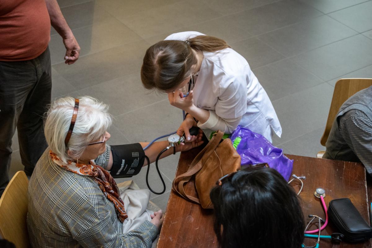 Doctor și o pacientă în vârstă Doctor și o pacientă în vârstă, imagine ilustrativă