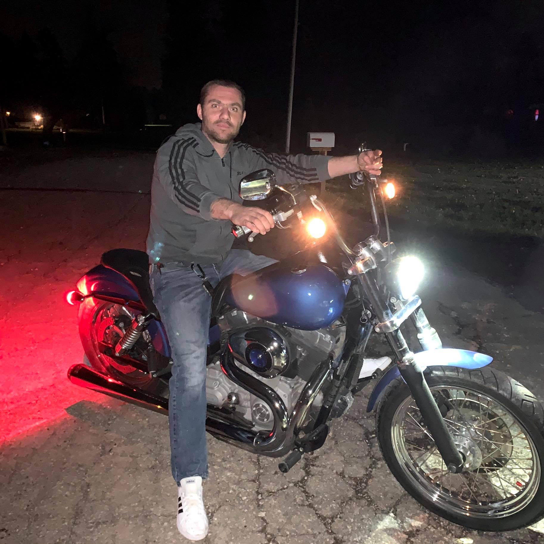 "Zbor lin la îngeri, iubitul meu". Vasile a murit intoxicat după ce un camion cu amoniac s-a răsturnat pe o şosea din SUA. Acasă îl aşteptau o soţie şi un copilaş