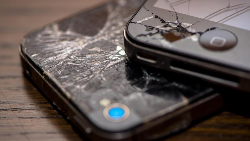 Cu cât vinde ANAF un iPhone 12 PRO. Ecranul şi spatele sunt sparte