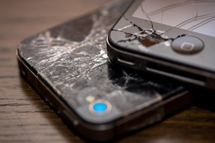 Cu cât vinde ANAF un Iphone 12 PRO. Ecranul şi spatele sunt sparte