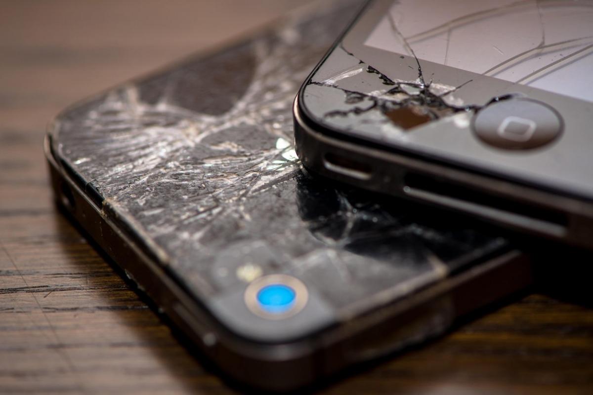 Cu cât vinde ANAF un Iphone 12 PRO. Ecranul şi spatele sunt sparte Cu cât vinde ANAF un Iphone 12 PRO. Ecranul şi spatele sunt sparte