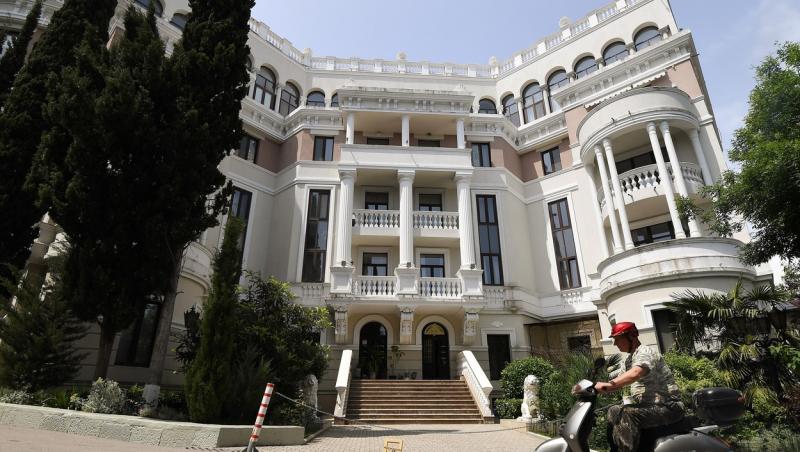 Cu cât se vinde apartamentul preşedintelui Zelenski, scos la licitaţie de Rusia. Locuinţa are vedere la Marea Neagră