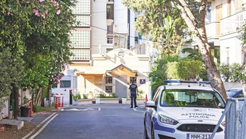 Explozie lângă ambasada israeliană din Cipru. Patru tineri, reţinuţi: ce au găsit poliţiştii în maşina unuia dintre ei