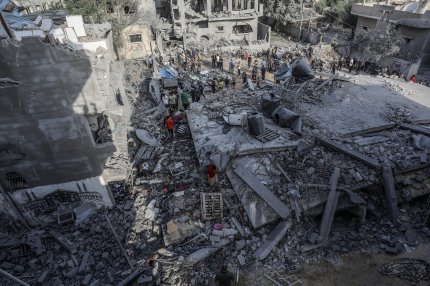 Israelul îşi intensifică atacurile în Fâşia Gaza. Doi lideri Hamas, ucişi în valul de bombardamente de sâmbătă seară