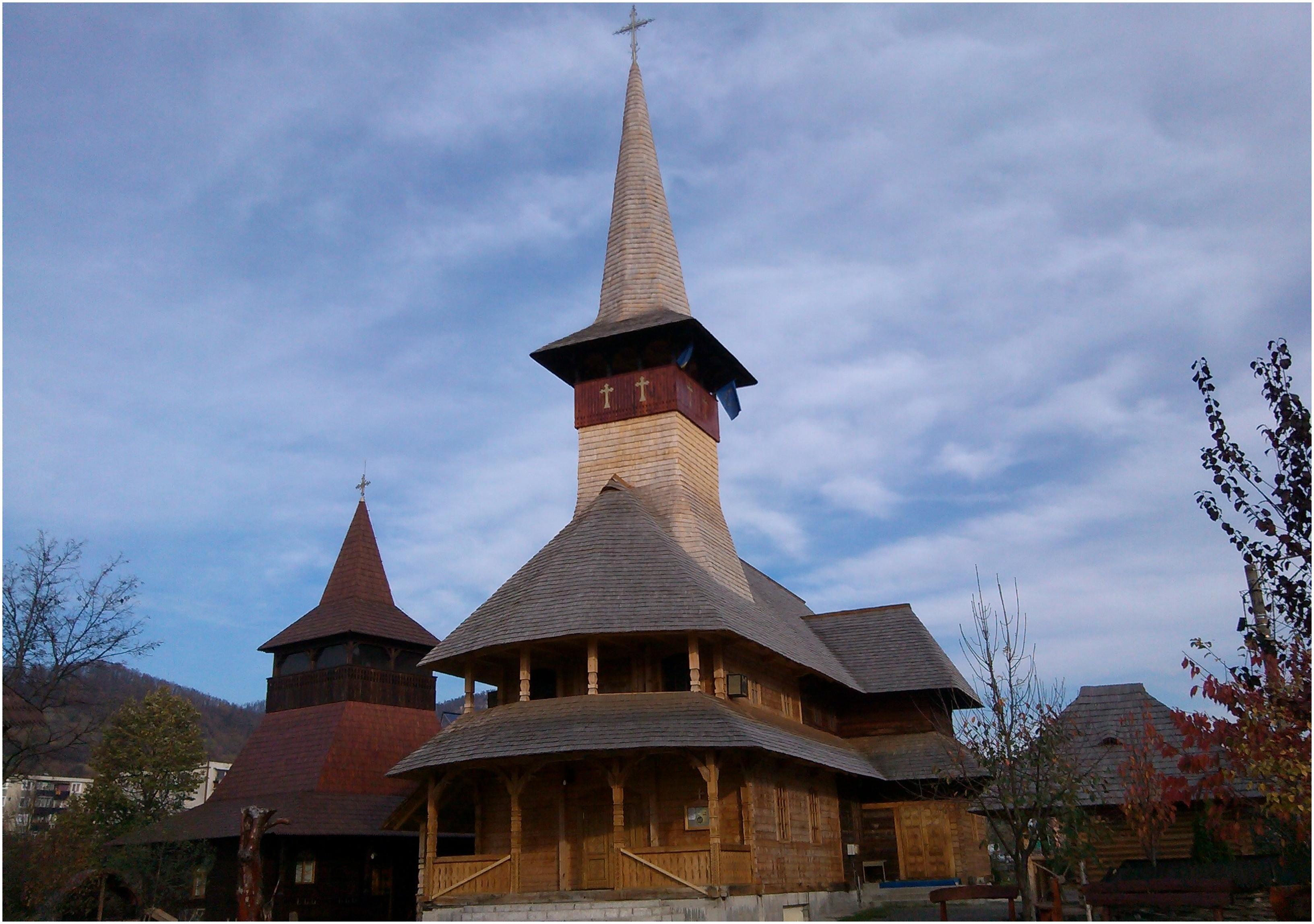 Fără frică de Dumnezeu, doi adolescenţi au spart cu toporul o bisericuţă din Maramureş şi au furat 2.000 de lei din cutia milei