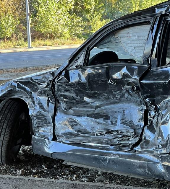 Un Duster al poliţiei, zob după ce s-a izbit într-un BMW condus de o şoferiţă de 26 de ani, în zona Pasajului Grigorescu din București