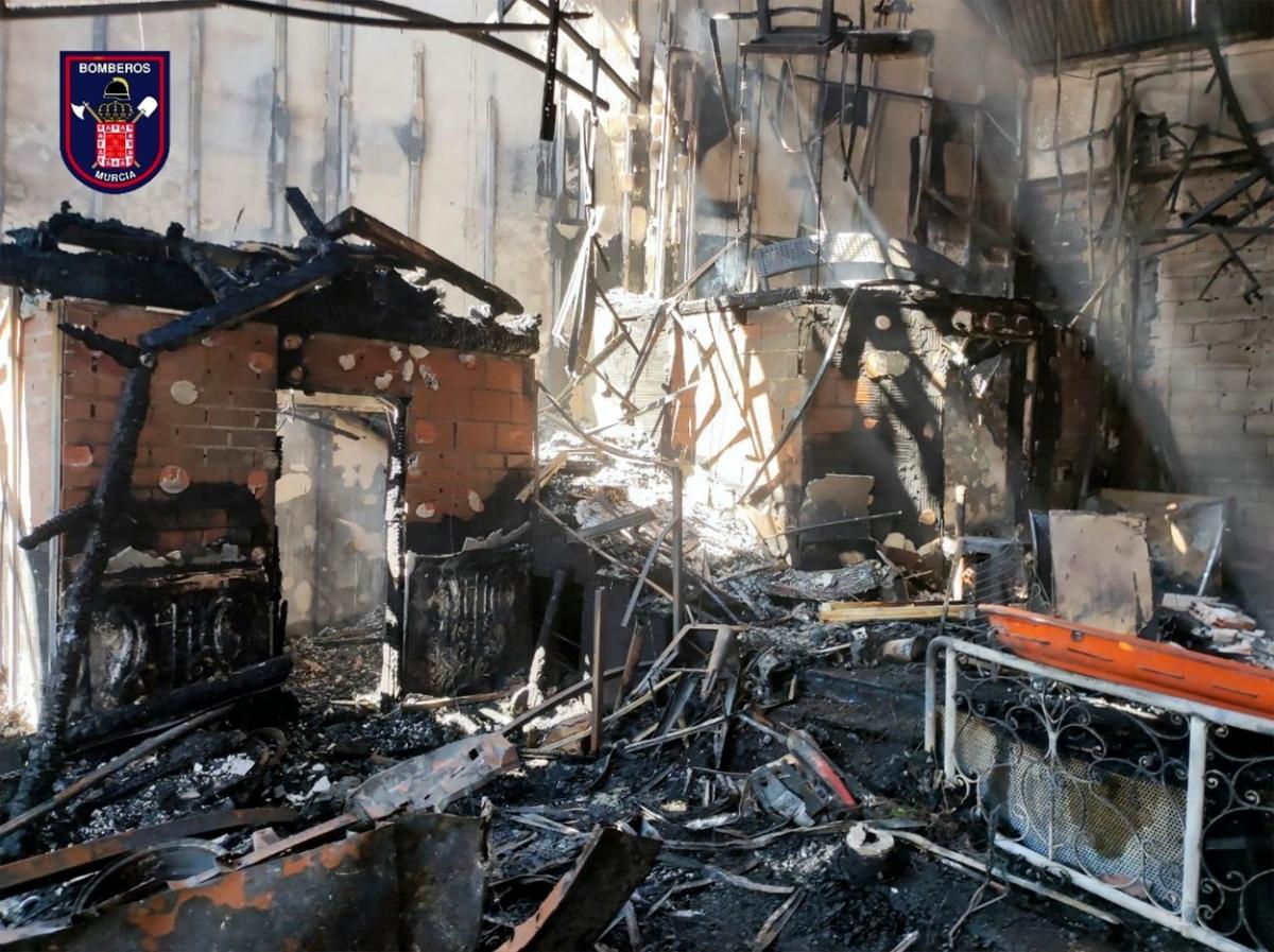 Prima măsură luată de autorităţi după tragedia din Spania. Cum se apără administratorii cluburilor după ce 13 oameni au murit arşi de vii Prima măsură luată de autorităţi după tragedia din Spania. Cum se apără administratorii cluburilor după ce 13 oameni au murit arşi de vii