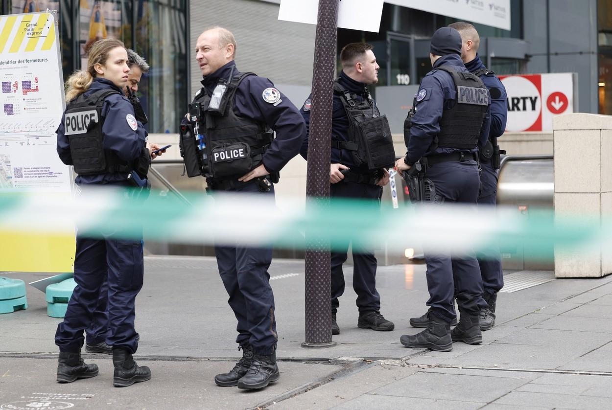Ameninţare teroristă la Paris. O musulmană a ameniţat că se aruncă în aer la o staţie de metrou. A fost împuşcată de poliţie