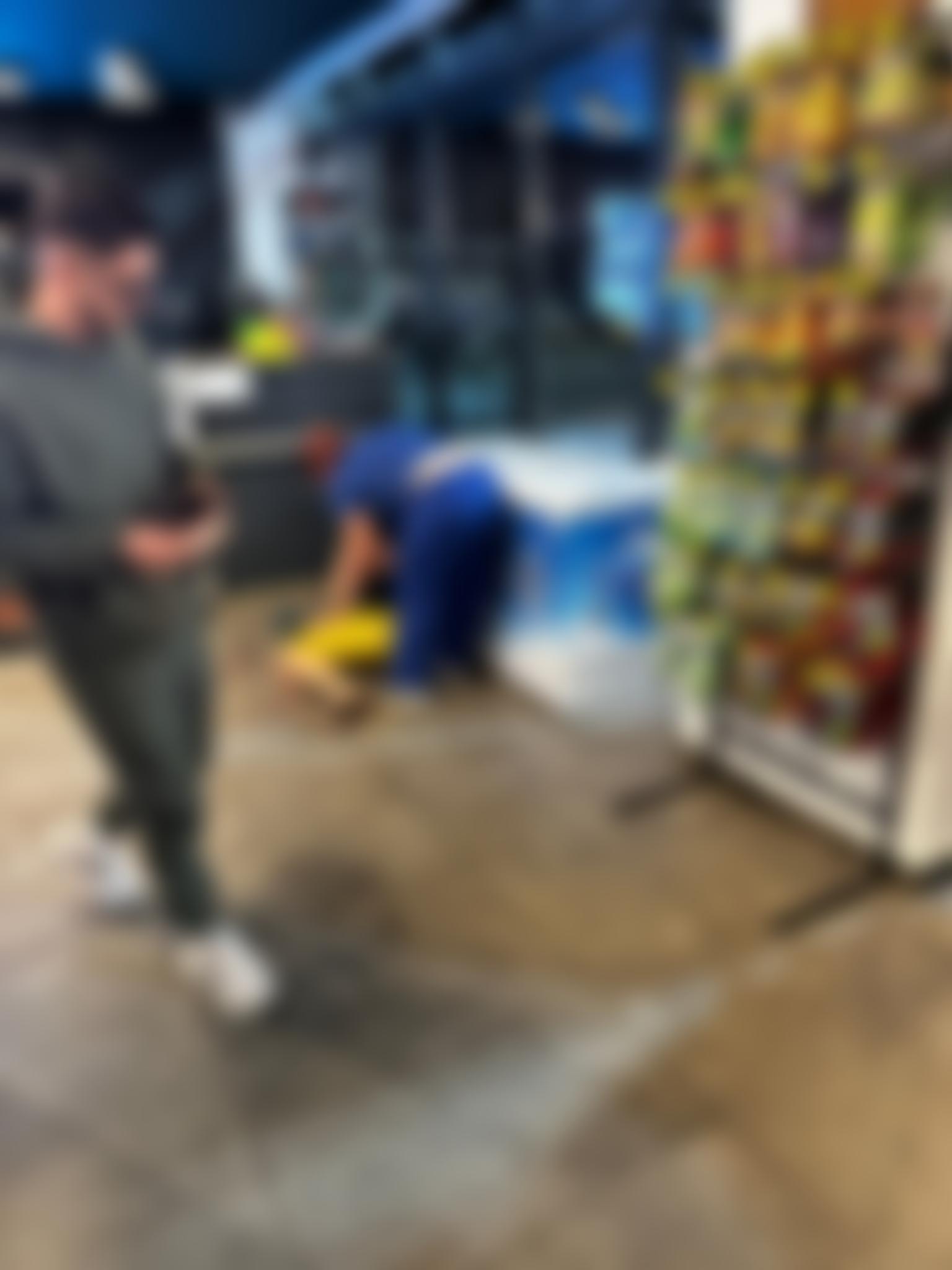 "A spart geamul, ne-a înjunghiat, ne-a bătut". Clipe de coşmar pentru familia din Călăraşi, torturată de fostul iubit al fetei. Mărturia înfiorătoare a mamei