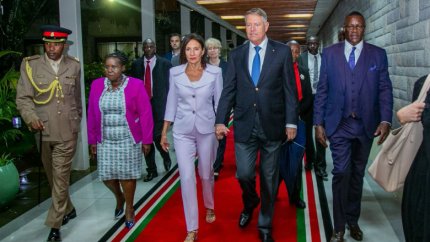 Preşedintele Klaus Iohannis îşi începe turneul african. Marţi va fi primit de preşedintele Kenyei