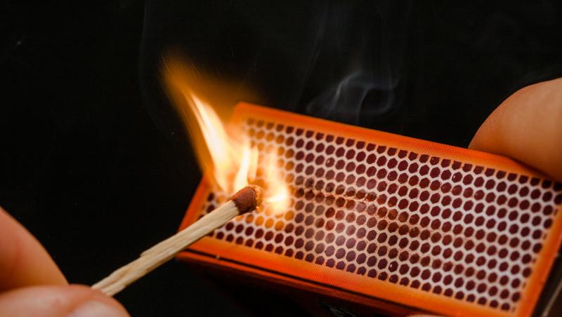 Un tânăr de 20 de ani a incendiat o farmacie și un cabinet de stomatologie din Cernica. Ambele s-au făcut scrum