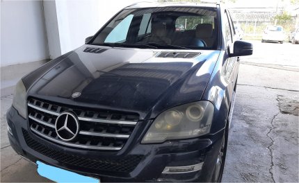 Un Mercedes Benz ML300, scos la vânzare cu 40.522 de lei