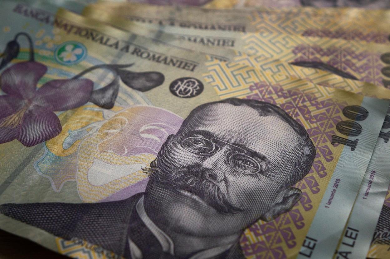 Guvernul interzice prin OUG şefilor să mai mărească salariile bugetarilor din proprie iniţiativă