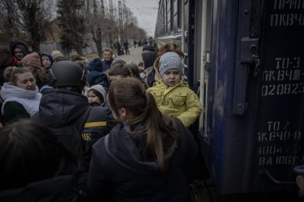 Mii de copii ucraineni, duşi în Belarus prin Rusia, potrivit Yale. Ucraina investighează deportările ca fiind un potenţial genocid