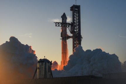 SpaceX a lansat cea mai mare rachetă construită vreodată