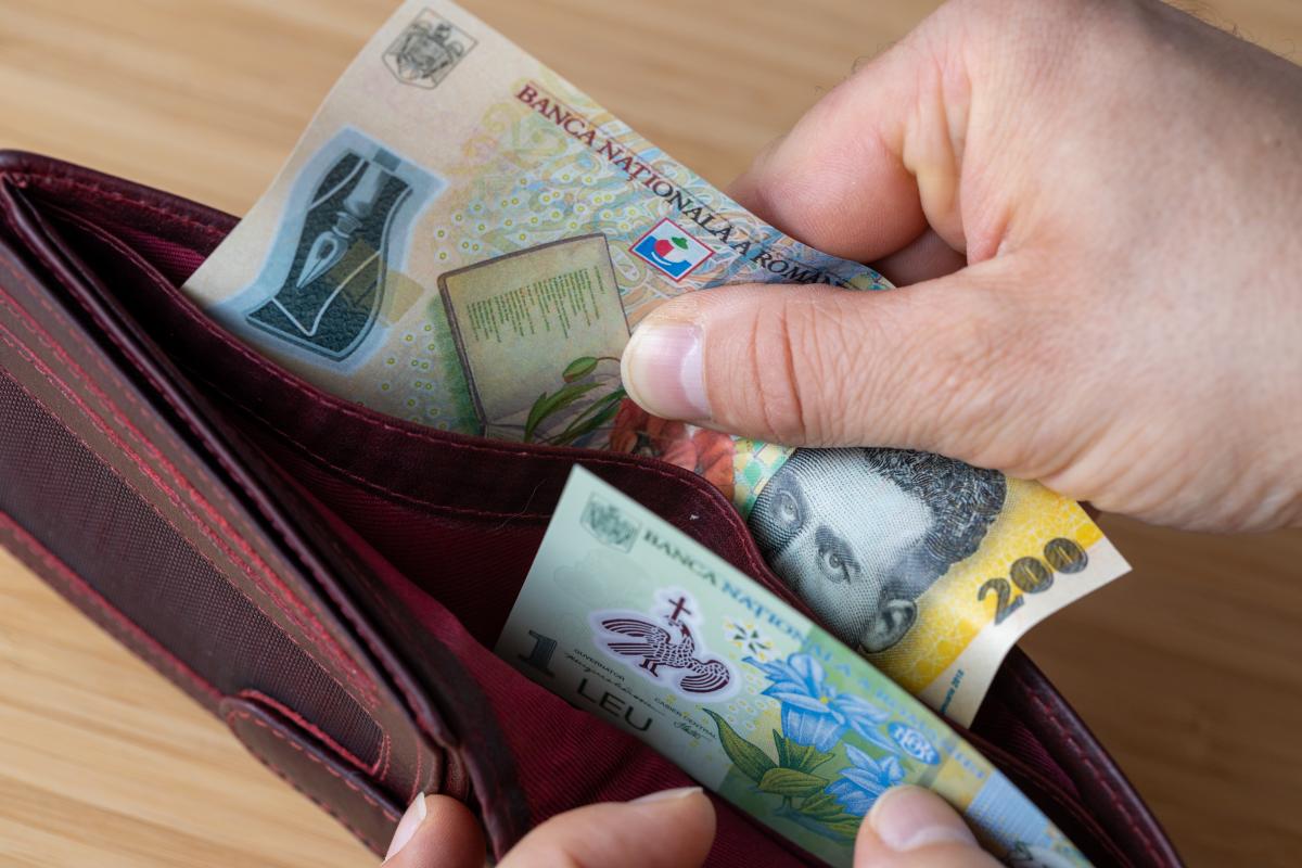 Cum să îţi rotunjeşti mai uşor veniturile. Numărul românilor care aleg astfel de joburi a crescut cu 60% în 2023 Cum să îţi rotunjeşti mai uşor veniturile. Numărul românilor care aleg astfel de joburi a crescut cu 60% în 2023